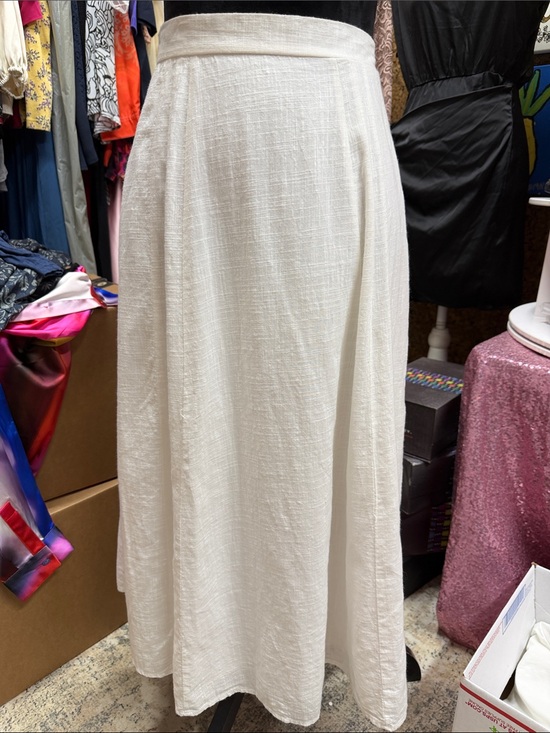Old Navy Dresses & Skirts - Old Navy Women's Cream A-Line Skirt, size 12